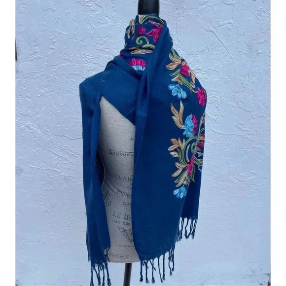 Unbranded Womens Embroidered Flower Scarf Multicolor Sz 29"x33" - Picture 14 of 14